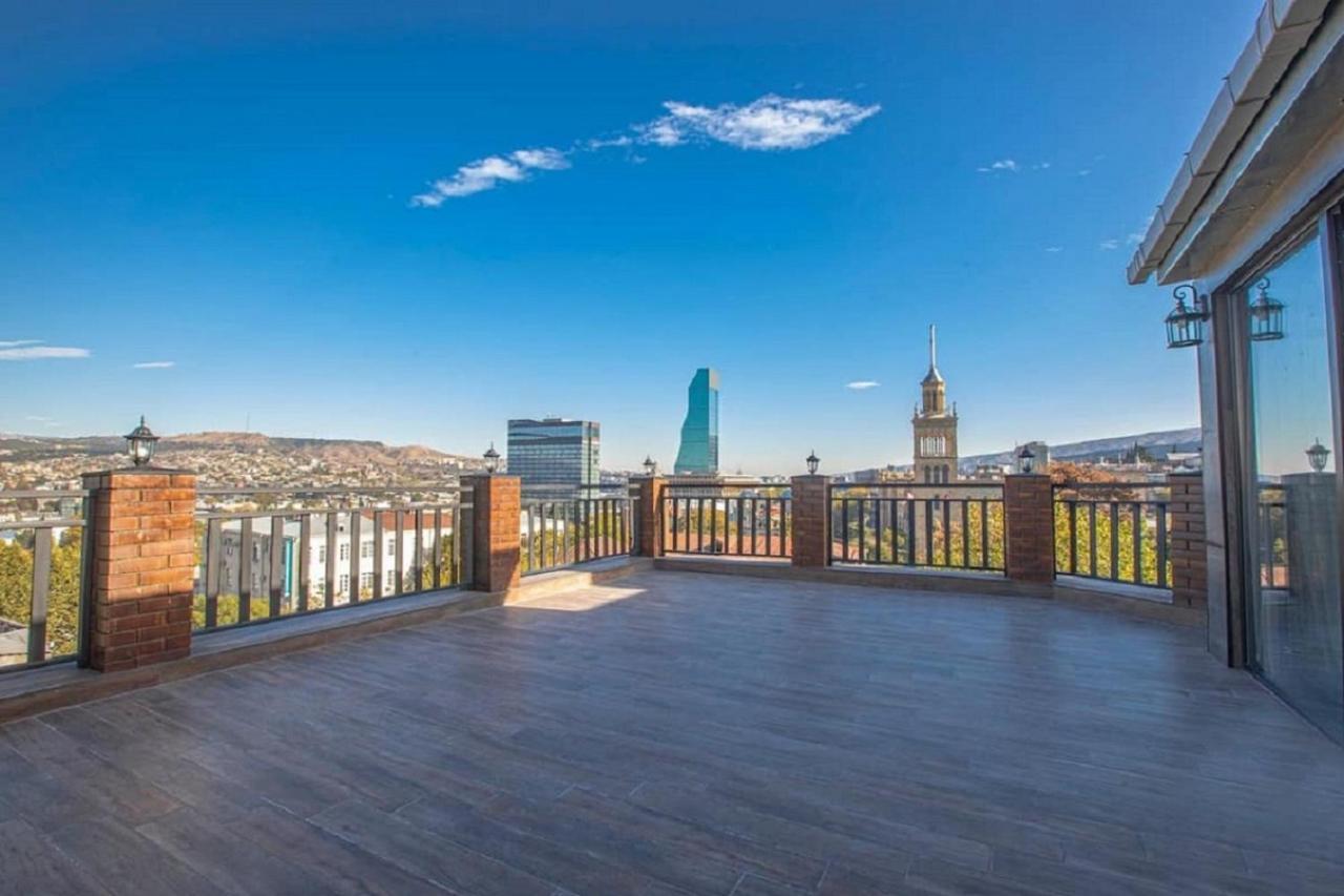 Peto's Huge Furnished Terrace Apartment